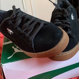 🌟Men’s Suede Pumas- Size 9.5🌟